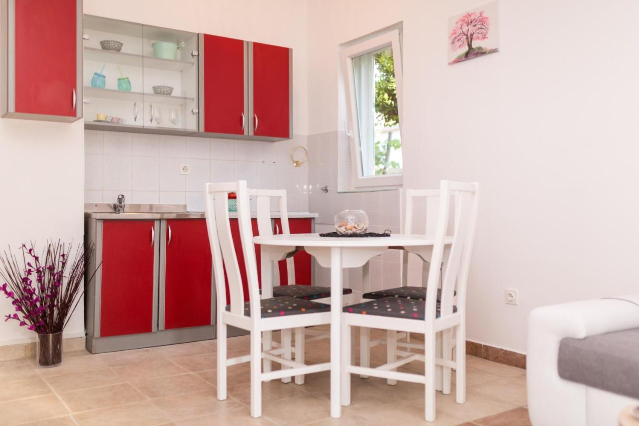 Lara - Apartment Near The Beach Vrbnik Exterior photo